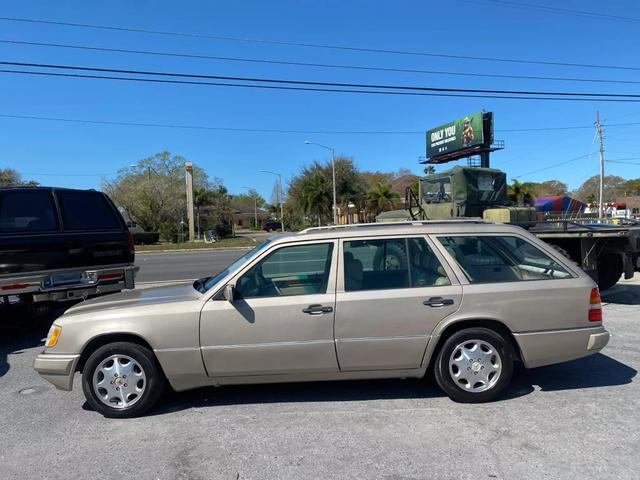 Mercedes-Benz-E-Class-Break-1995-Silver-Tan-0-2