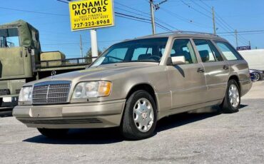 Mercedes-Benz-E-Class-Break-1995-Silver-Tan-0-3