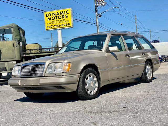 Mercedes-Benz-E-Class-Break-1995-Silver-Tan-0-3