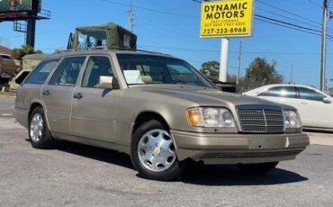 Mercedes-Benz-E-Class-Break-1995-Silver-Tan-0-5