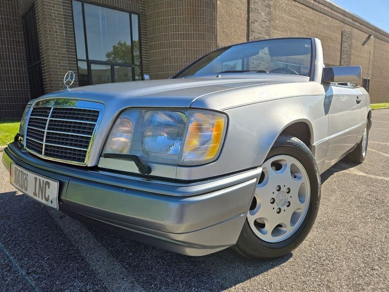 Mercedes-Benz-E-Class-Cabriolet-1994-Silver-Black-150184-11