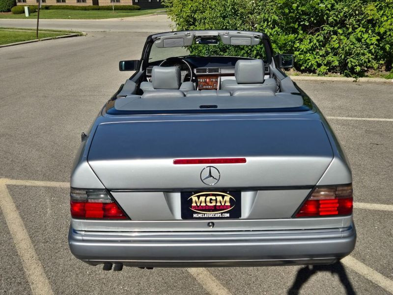 Mercedes-Benz-E-Class-Cabriolet-1994-Silver-Black-150184-9