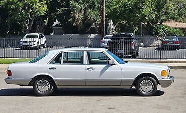 Mercedes-Benz-S-Class-Berline-1986-White-Gray-136731-6