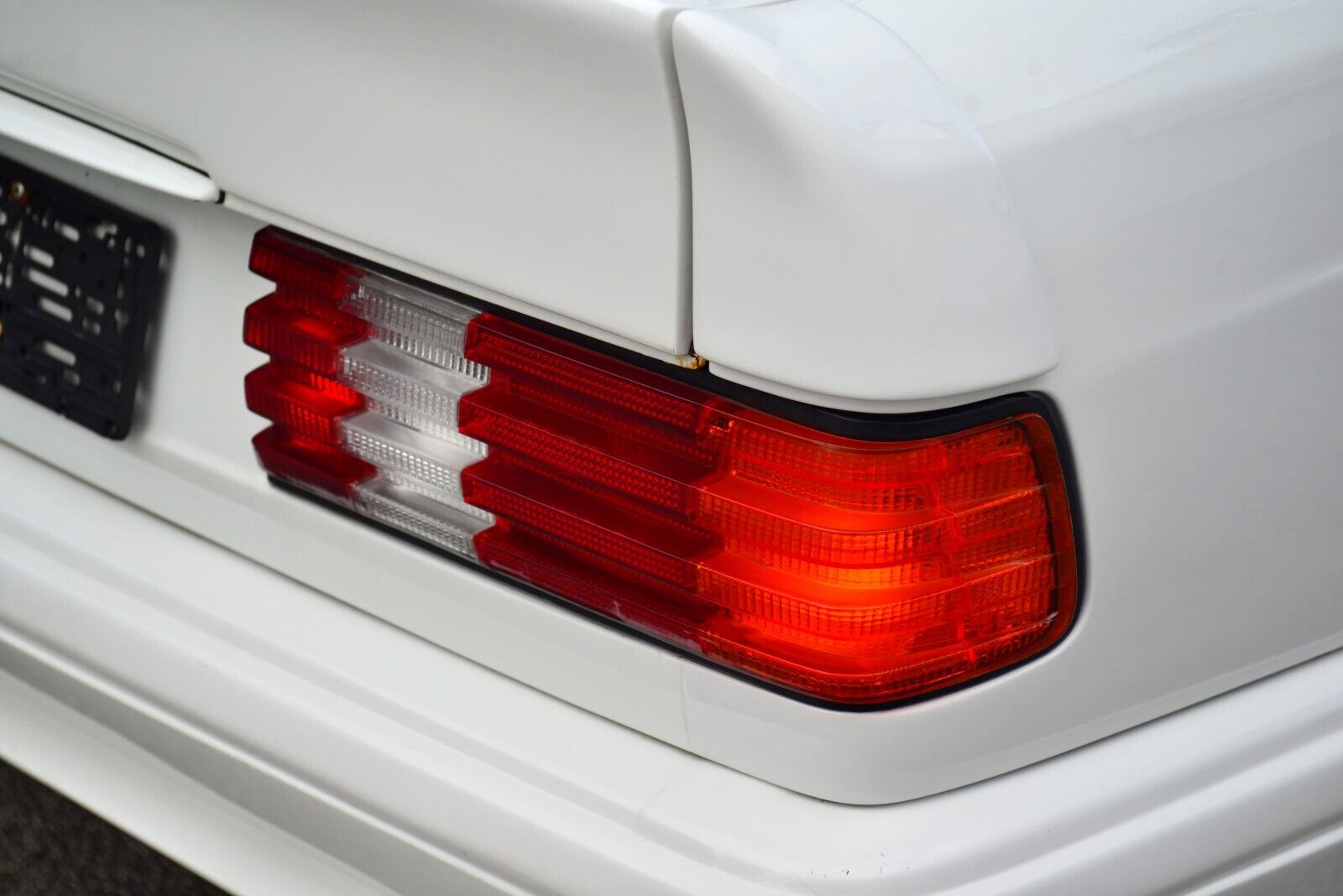 Mercedes-Benz-S-Class-Limousine-1986-White-Red-114666-20