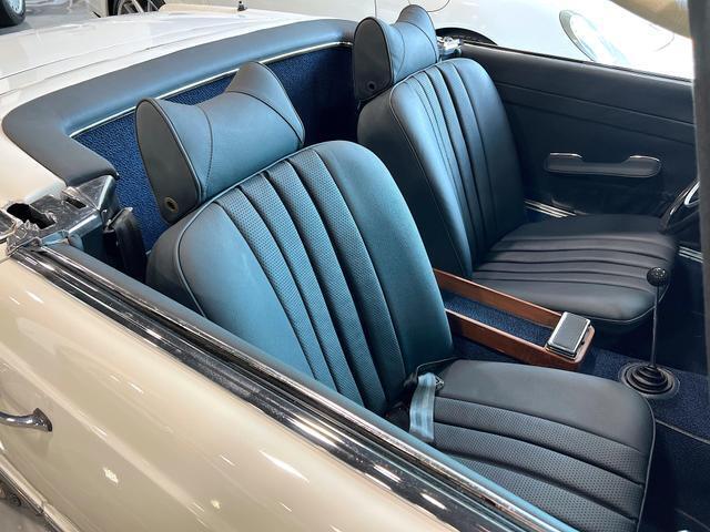 Mercedes-Benz-SL-Class-1968-White-Blue-32187-12