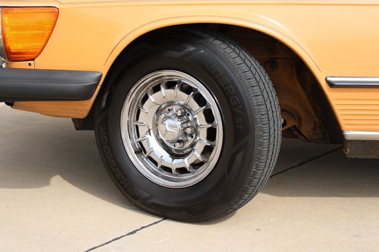 Mercedes-Benz-SL-Class-1975-Yellow-Tan-250737-9