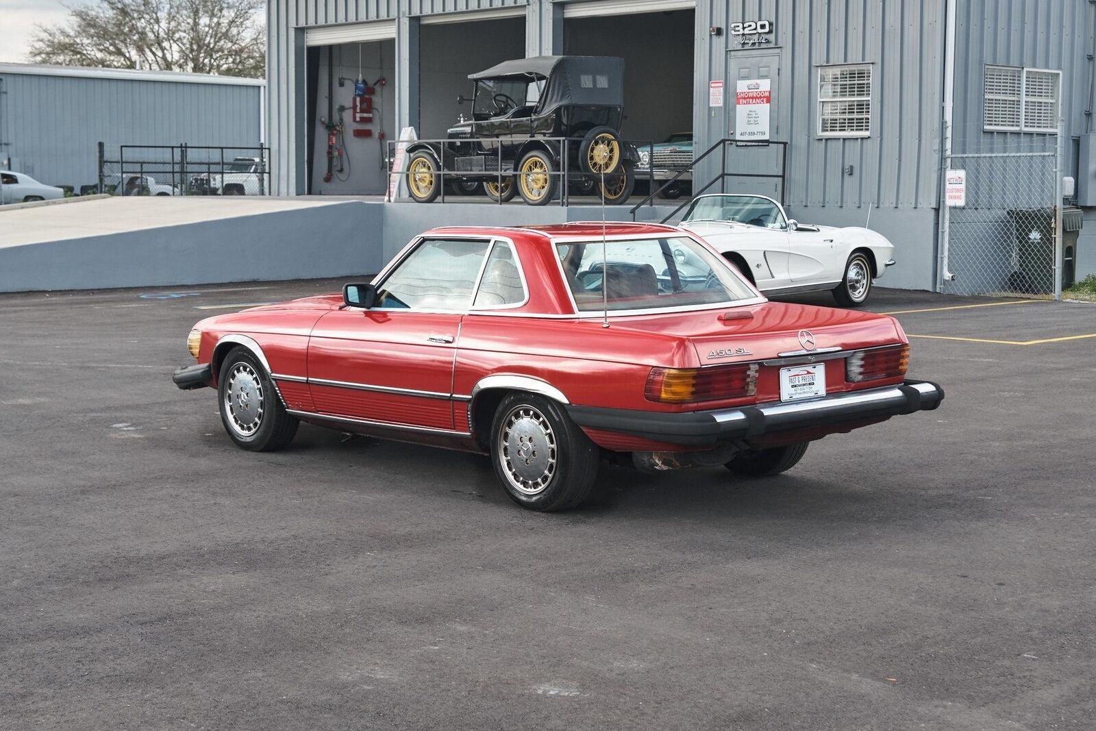 Mercedes-Benz-SL-Class-1978-Red-Tan-86036-3