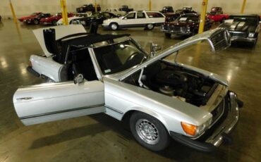 Mercedes-Benz-SL-Class-1978-Silver-Black-117619-10