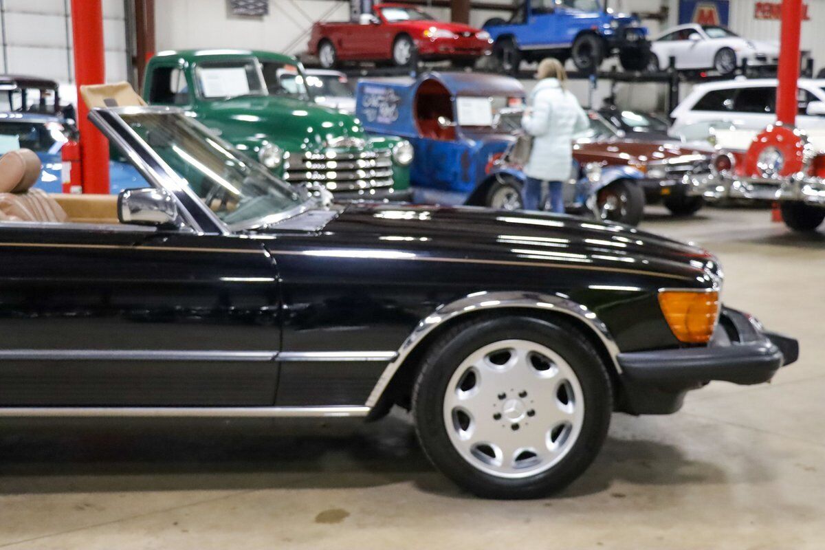 Mercedes-Benz-SL-Class-1983-Black-Tan-140961-10