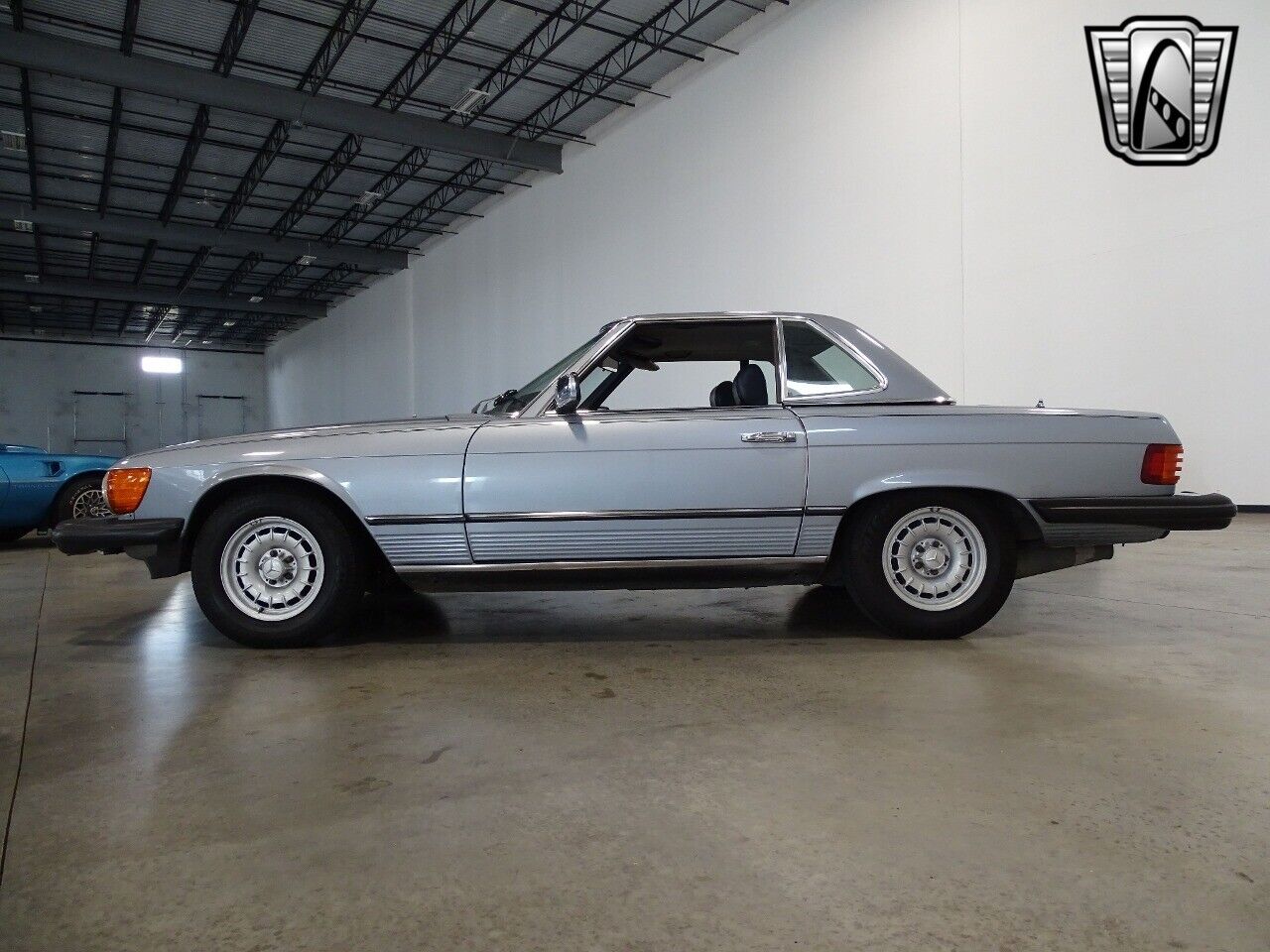 Mercedes-Benz-SL-Class-1983-Blue-Blue-124397-4