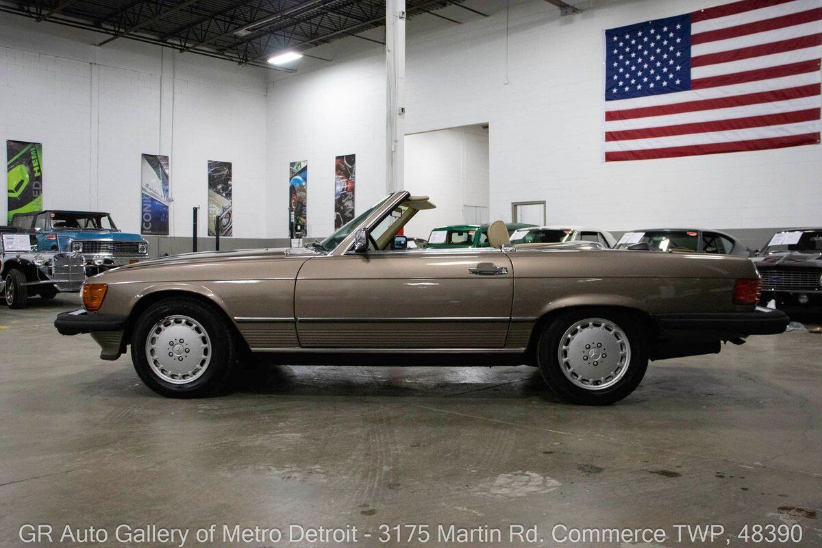 Mercedes-Benz-SL-Class-1987-Desert-Taupe-Metallic-Tan-136963-4