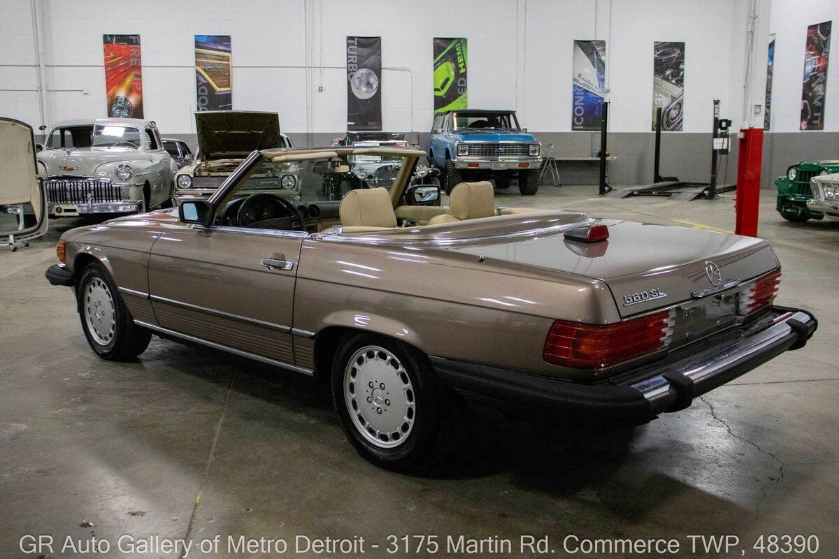 Mercedes-Benz-SL-Class-1987-Desert-Taupe-Metallic-Tan-136963-5