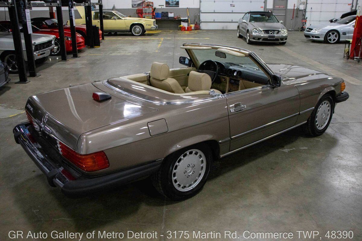 Mercedes-Benz-SL-Class-1987-Desert-Taupe-Metallic-Tan-136963-8