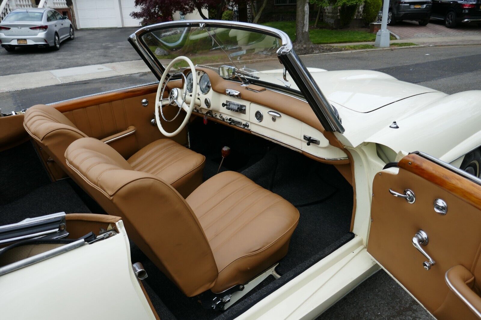 Mercedes-Benz-SL-Class-Cabriolet-1961-White-Brown-99999-17