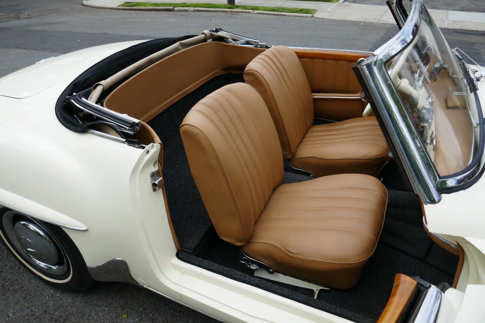 Mercedes-Benz-SL-Class-Cabriolet-1961-White-Brown-99999-18