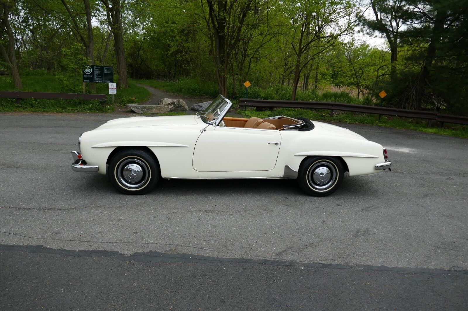 Mercedes-Benz-SL-Class-Cabriolet-1961-White-Brown-99999-2