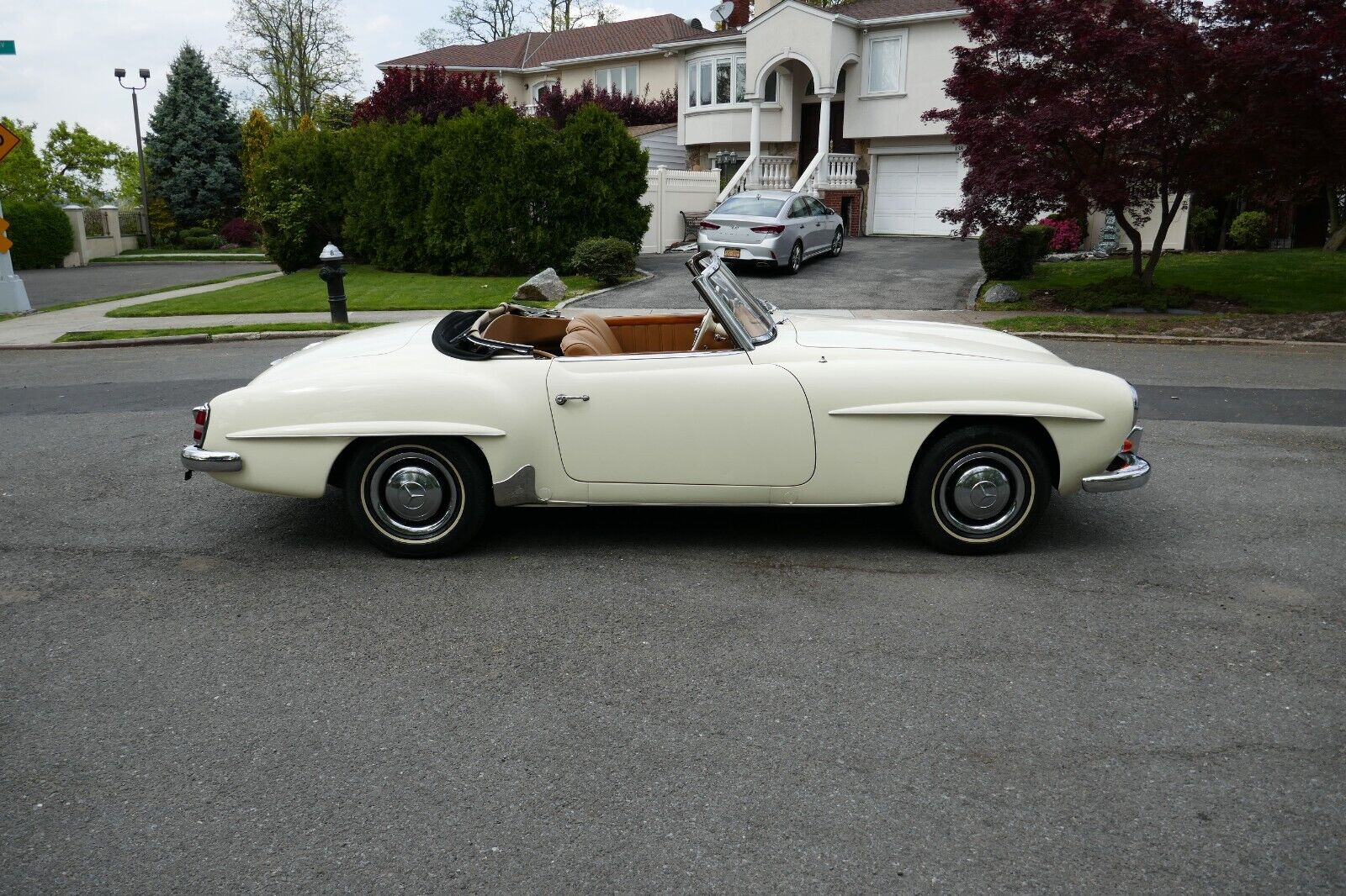 Mercedes-Benz-SL-Class-Cabriolet-1961-White-Brown-99999-4