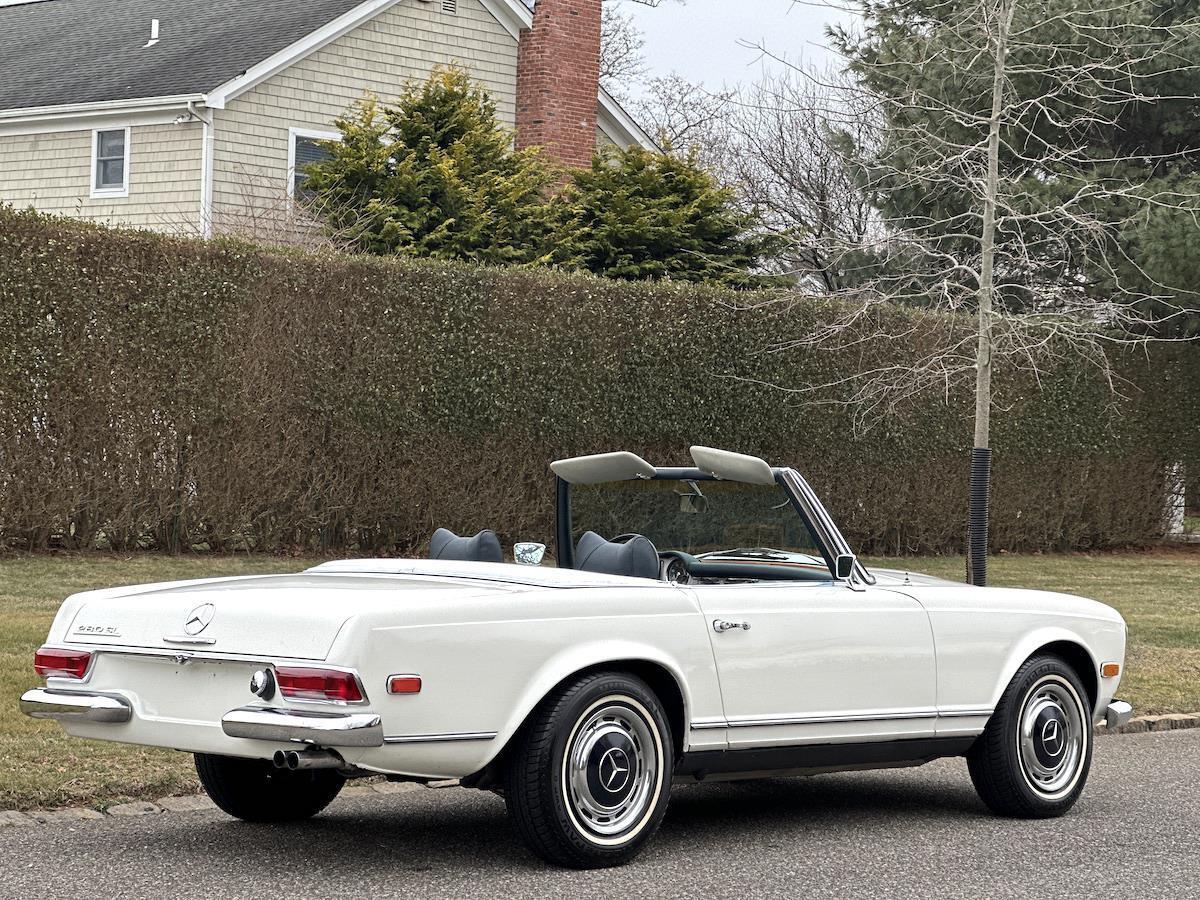 Mercedes-Benz-SL-Class-Cabriolet-1969-White-Blue-33574-12