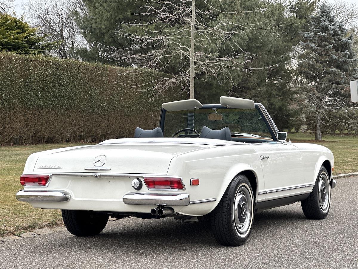 Mercedes-Benz-SL-Class-Cabriolet-1969-White-Blue-33574-13