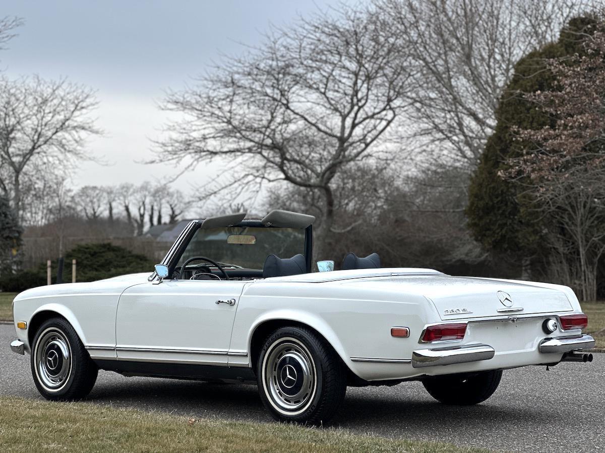 Mercedes-Benz-SL-Class-Cabriolet-1969-White-Blue-33574-15