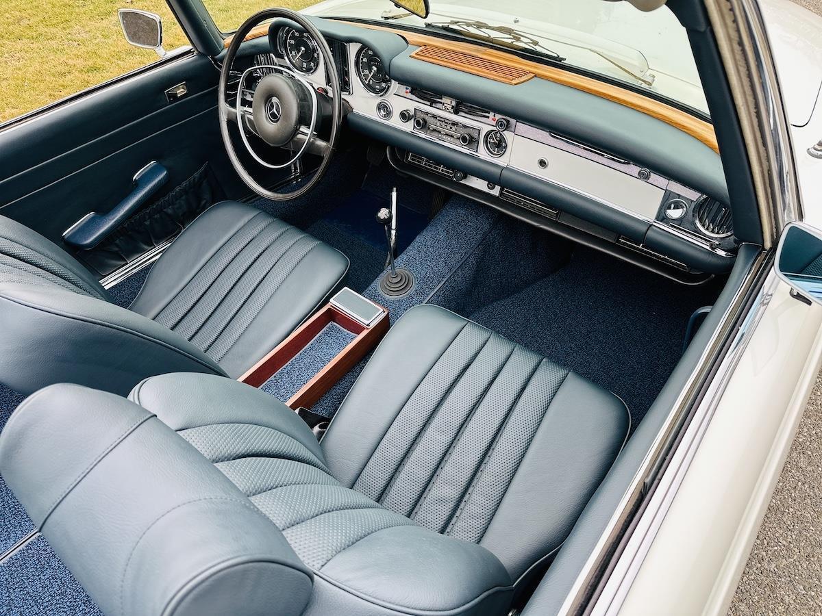 Mercedes-Benz-SL-Class-Cabriolet-1969-White-Blue-33574-29