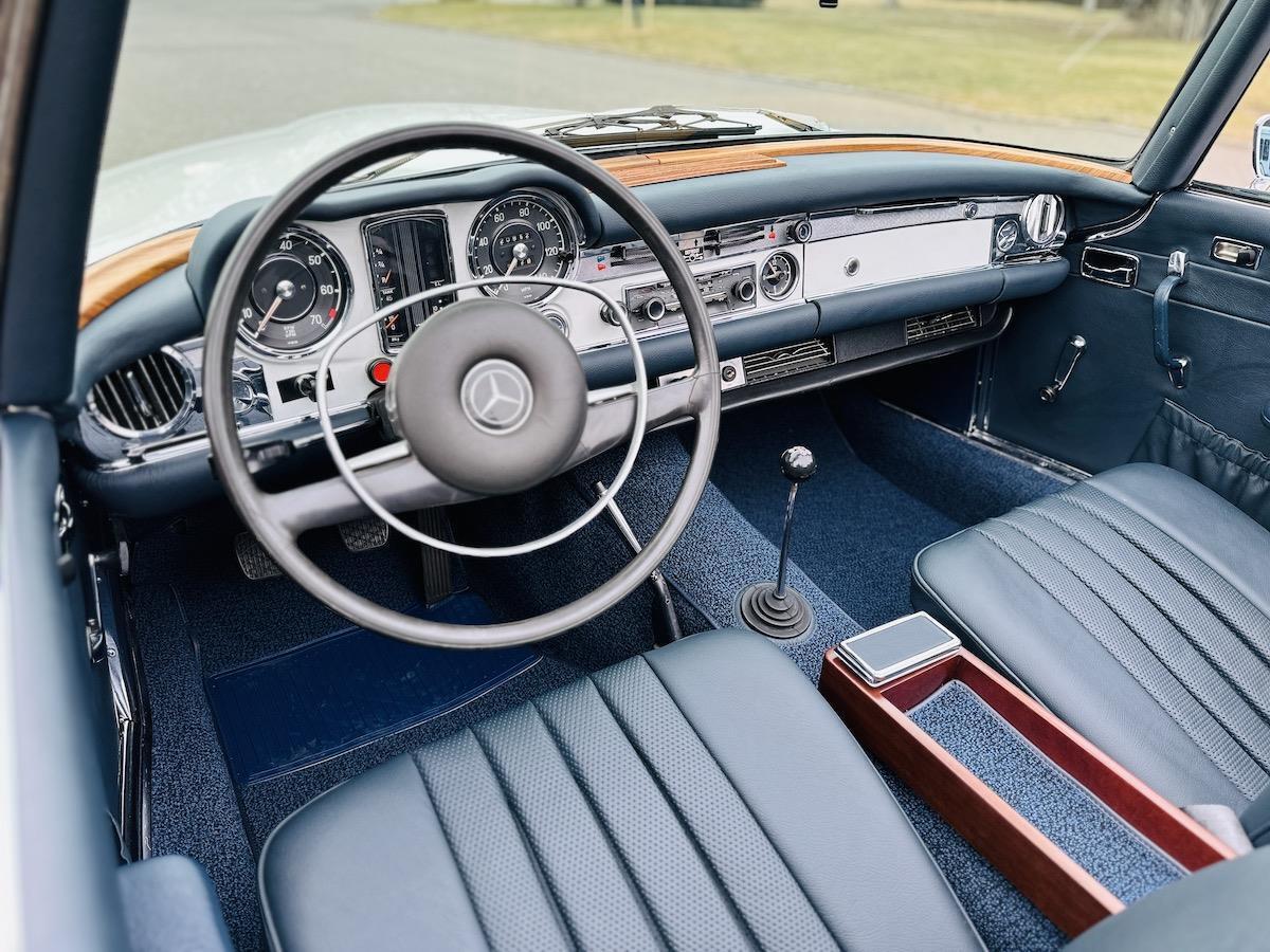 Mercedes-Benz-SL-Class-Cabriolet-1969-White-Blue-33574-36