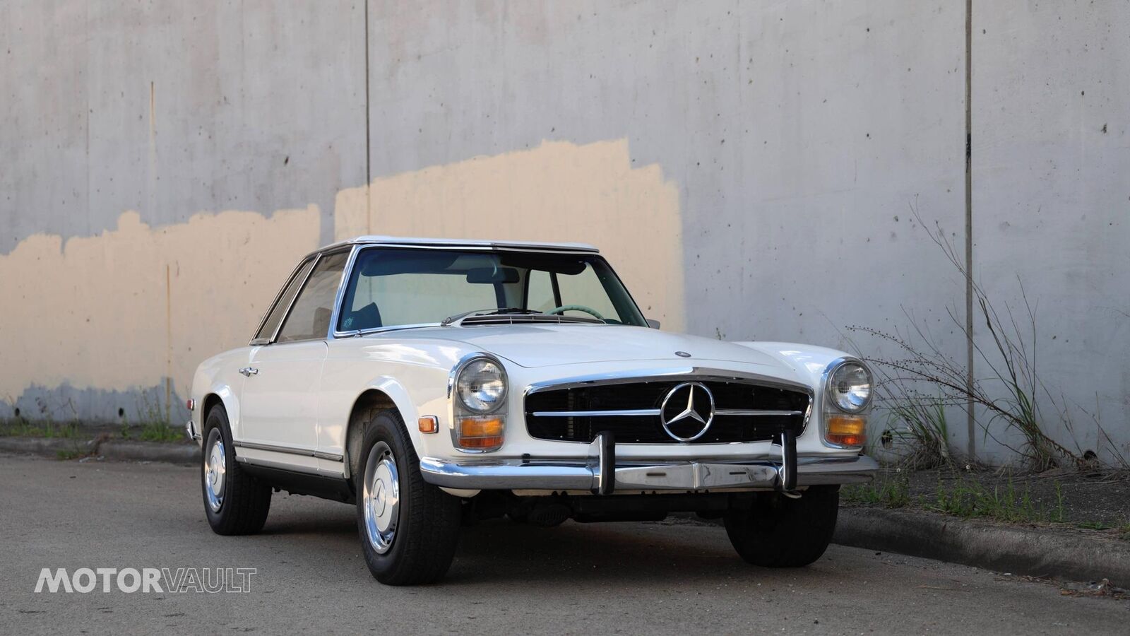 Mercedes-Benz-SL-Class-Cabriolet-1969-White-Green-135693-1