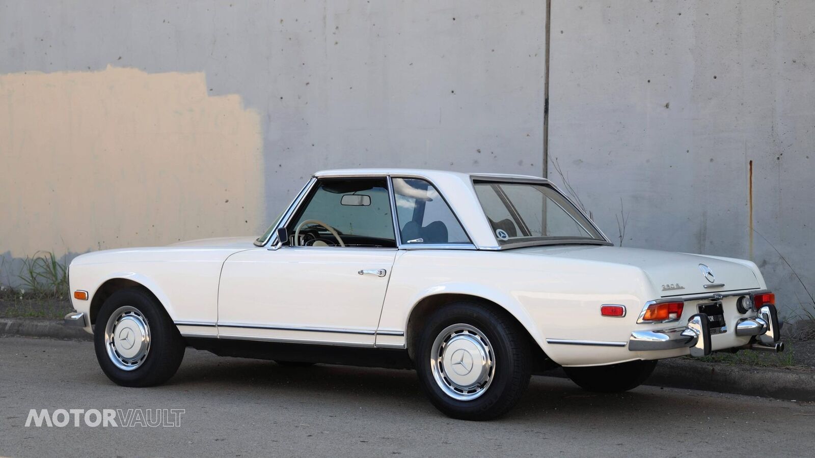 Mercedes-Benz-SL-Class-Cabriolet-1969-White-Green-135693-11