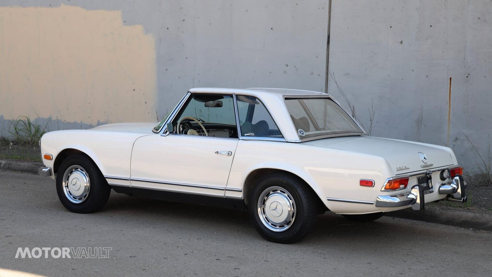 Mercedes-Benz-SL-Class-Cabriolet-1969-White-Green-135693-12