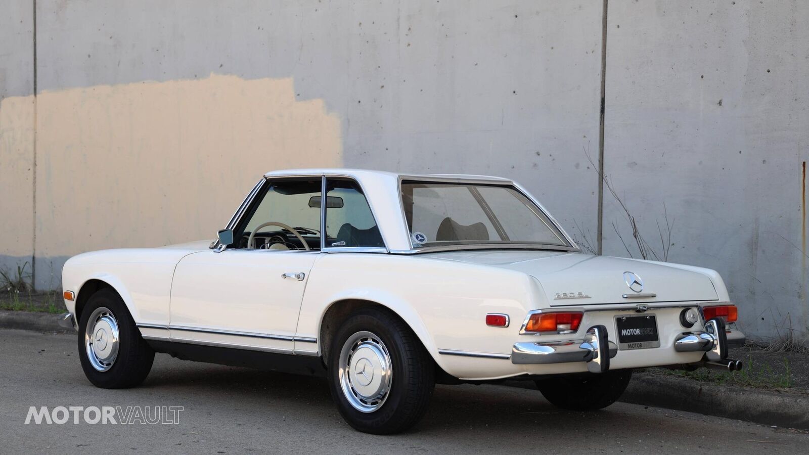 Mercedes-Benz-SL-Class-Cabriolet-1969-White-Green-135693-13