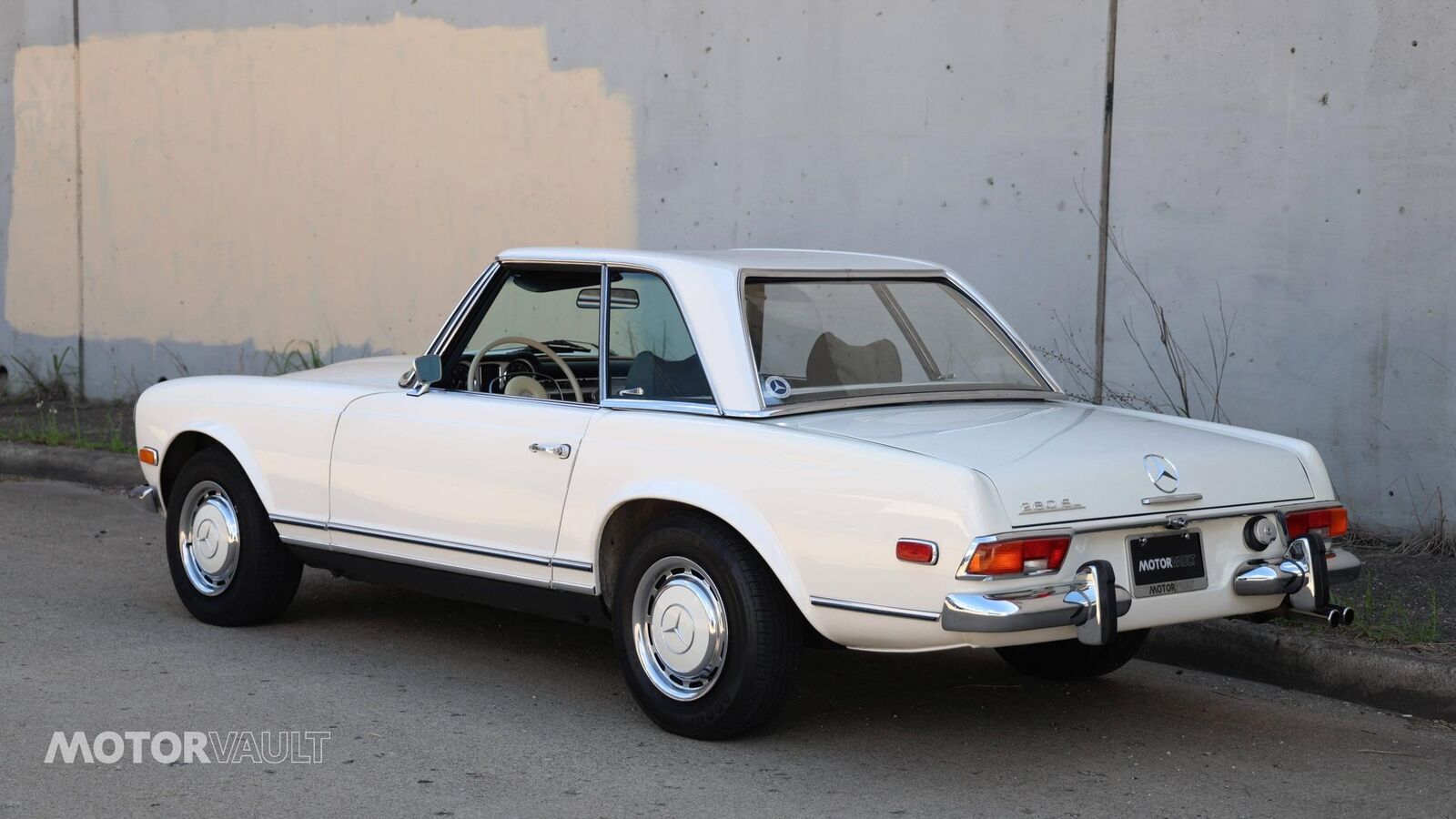 Mercedes-Benz-SL-Class-Cabriolet-1969-White-Green-135693-14