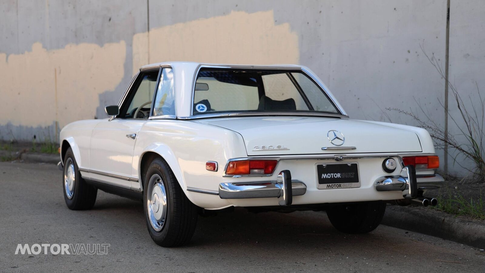 Mercedes-Benz-SL-Class-Cabriolet-1969-White-Green-135693-15