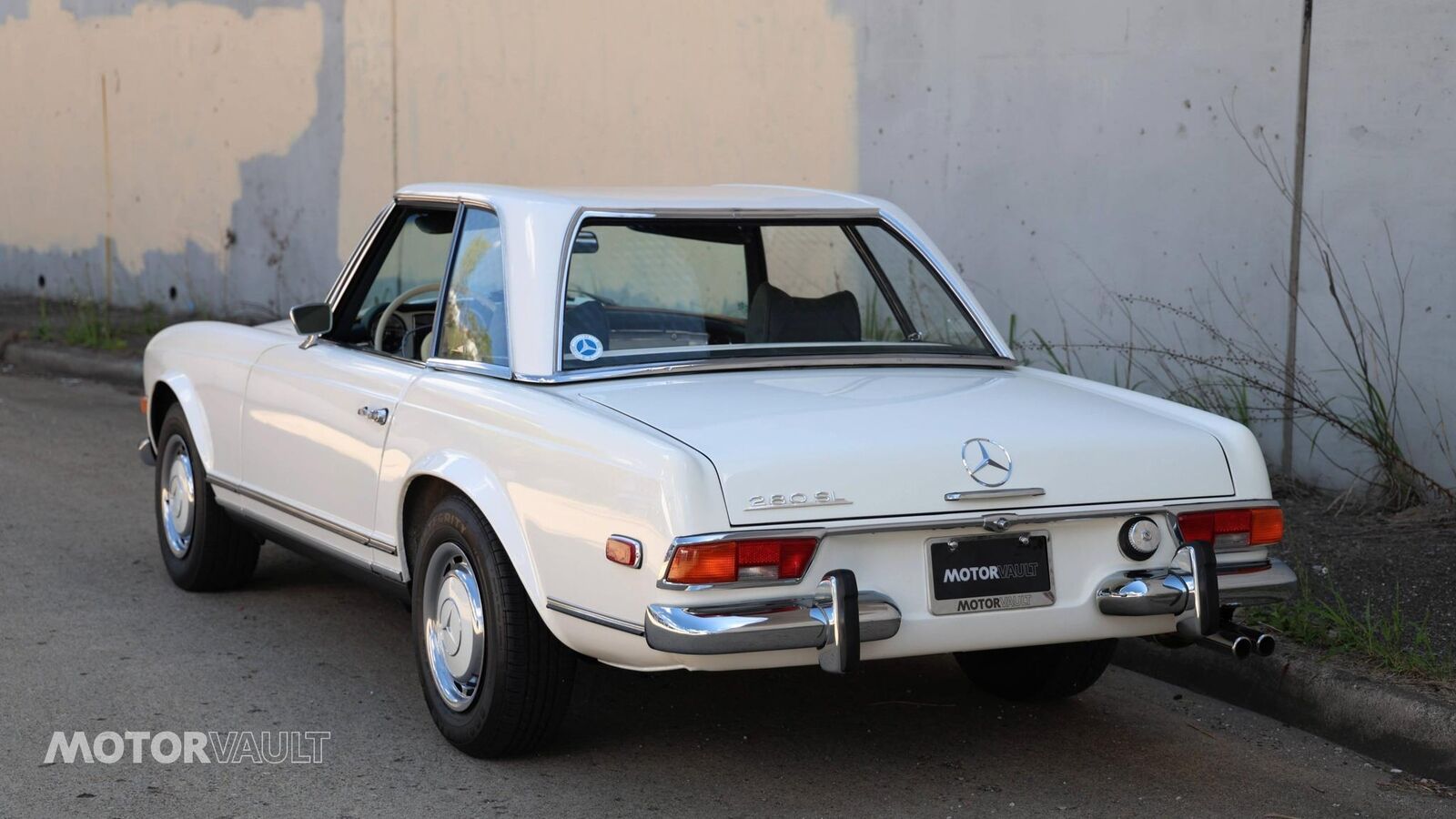 Mercedes-Benz-SL-Class-Cabriolet-1969-White-Green-135693-16