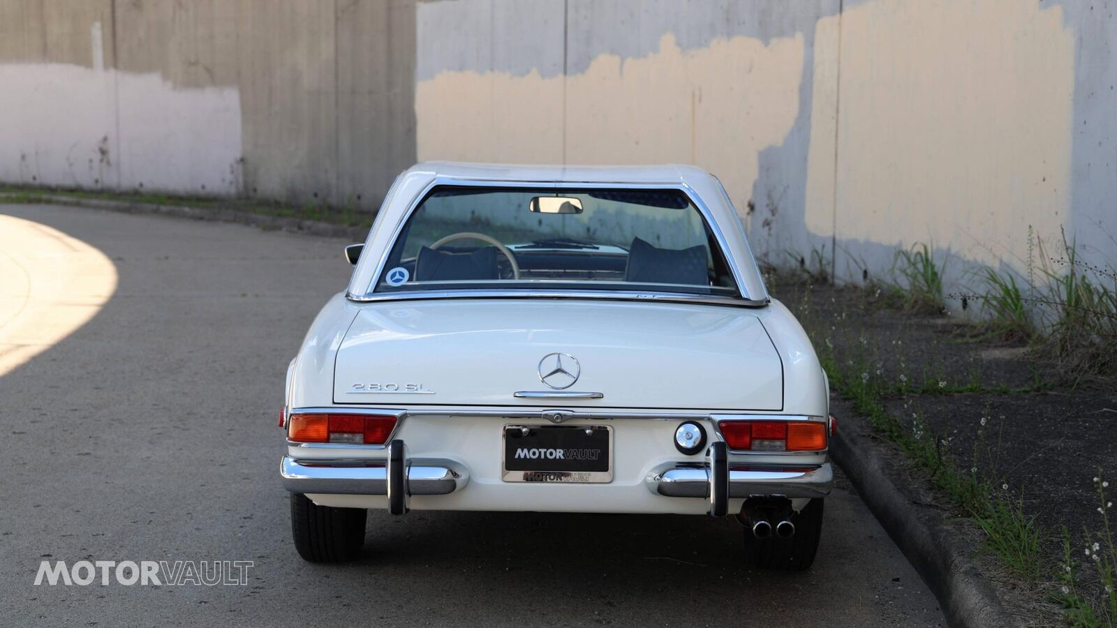 Mercedes-Benz-SL-Class-Cabriolet-1969-White-Green-135693-17