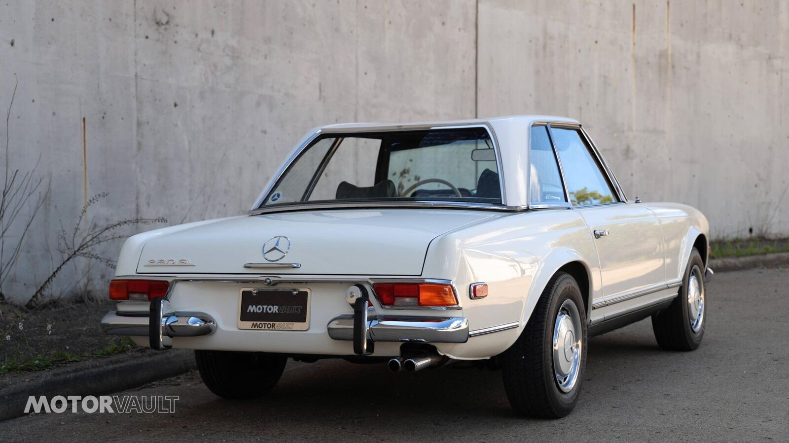 Mercedes-Benz-SL-Class-Cabriolet-1969-White-Green-135693-18