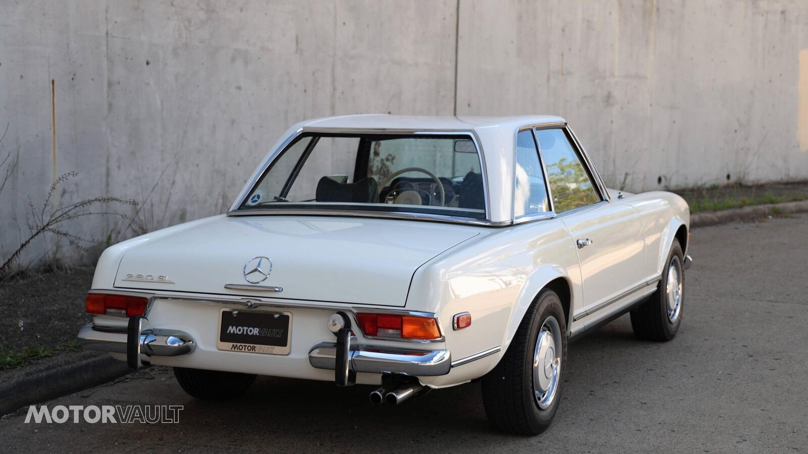 Mercedes-Benz-SL-Class-Cabriolet-1969-White-Green-135693-19