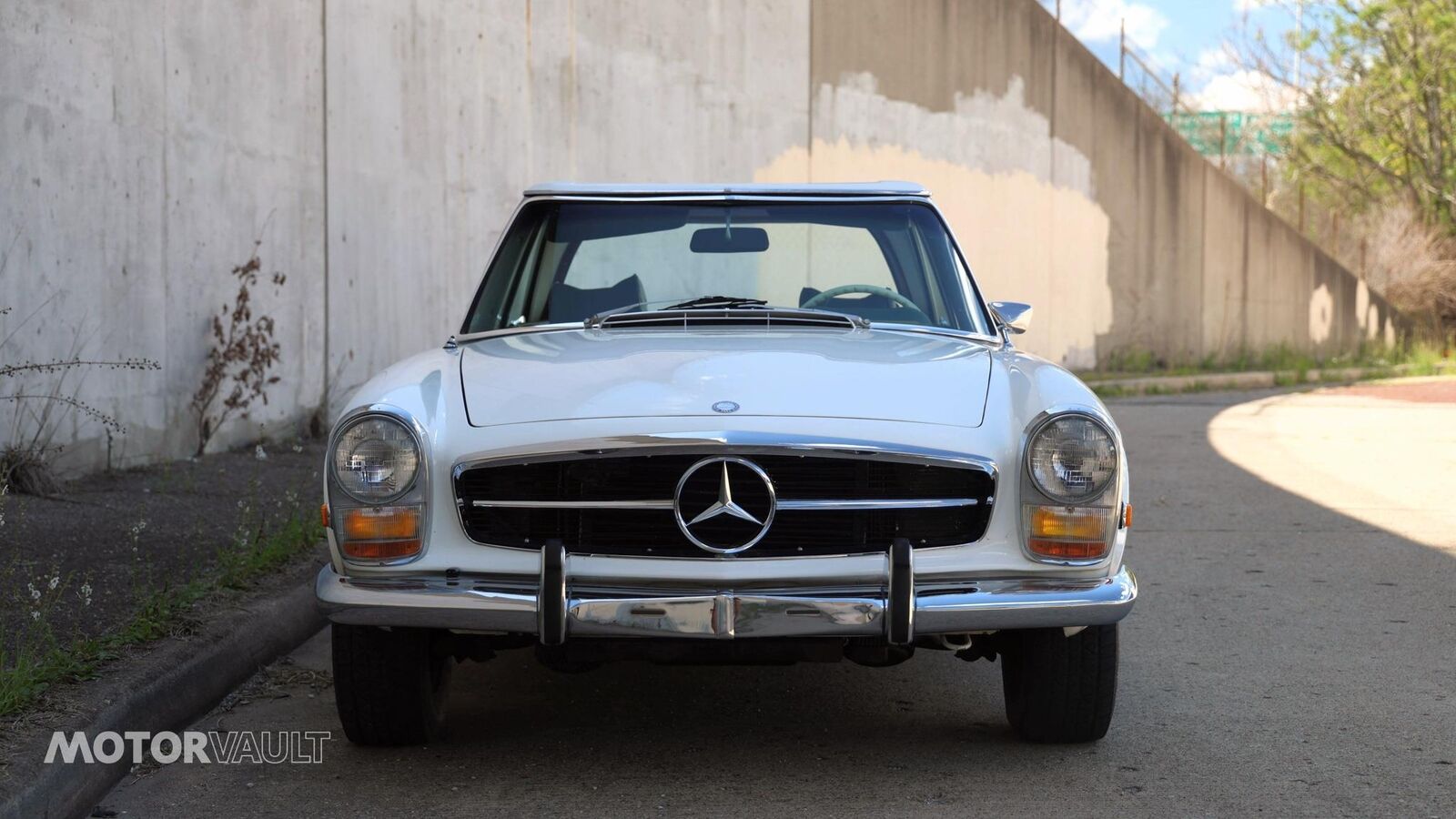 Mercedes-Benz-SL-Class-Cabriolet-1969-White-Green-135693-2