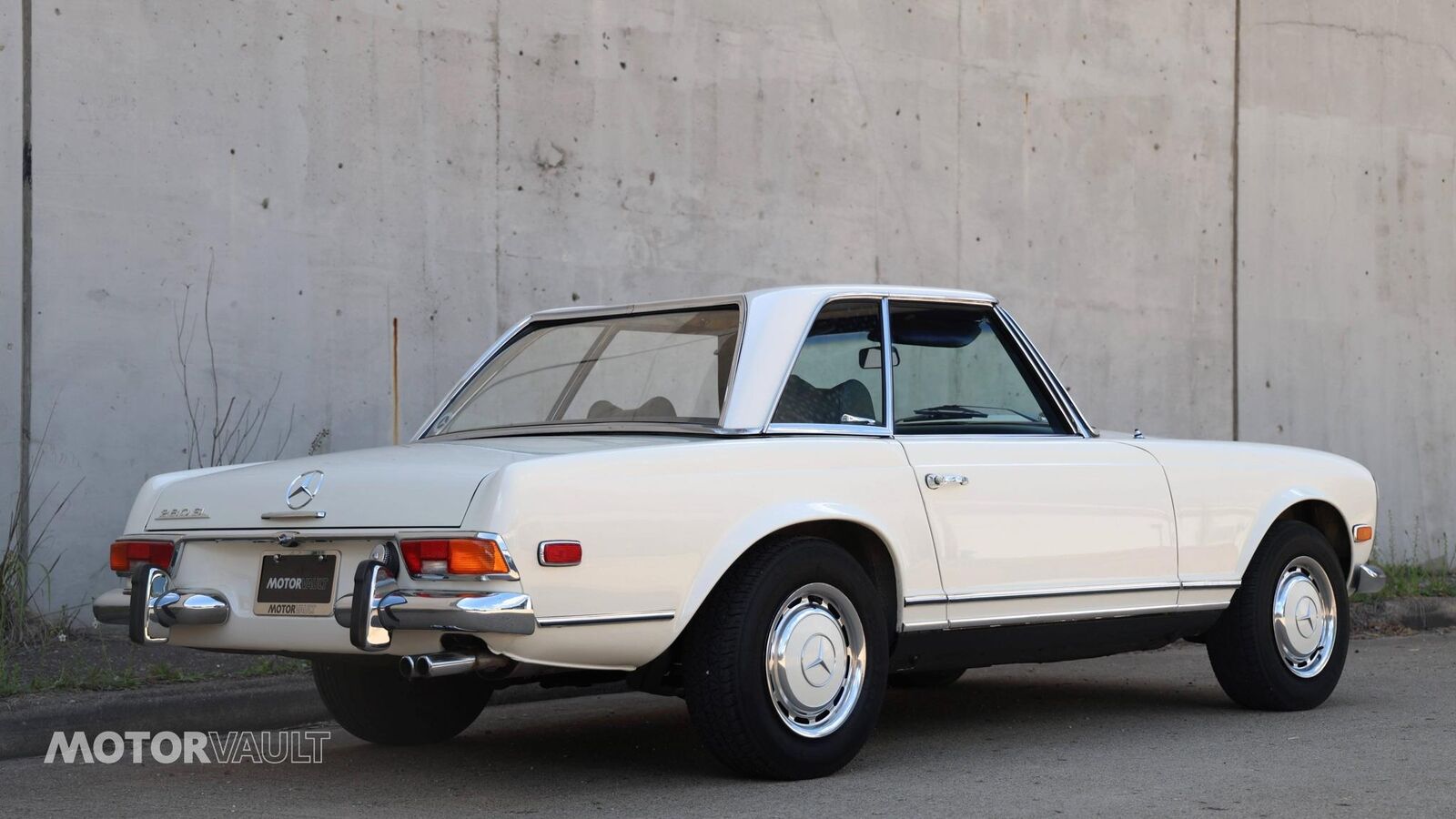 Mercedes-Benz-SL-Class-Cabriolet-1969-White-Green-135693-20