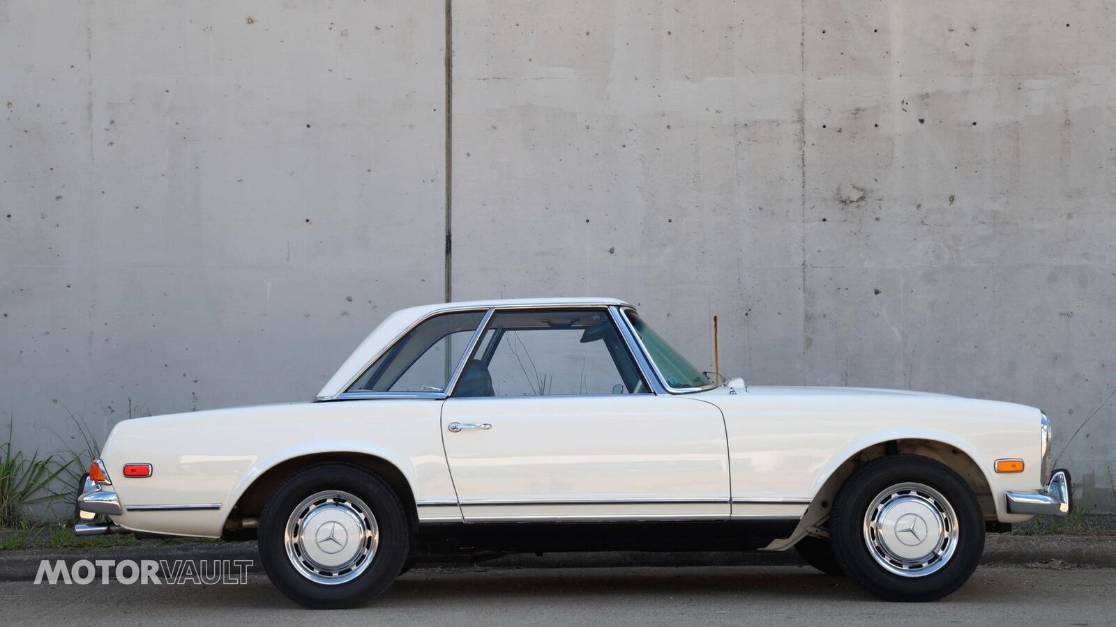 Mercedes-Benz-SL-Class-Cabriolet-1969-White-Green-135693-24