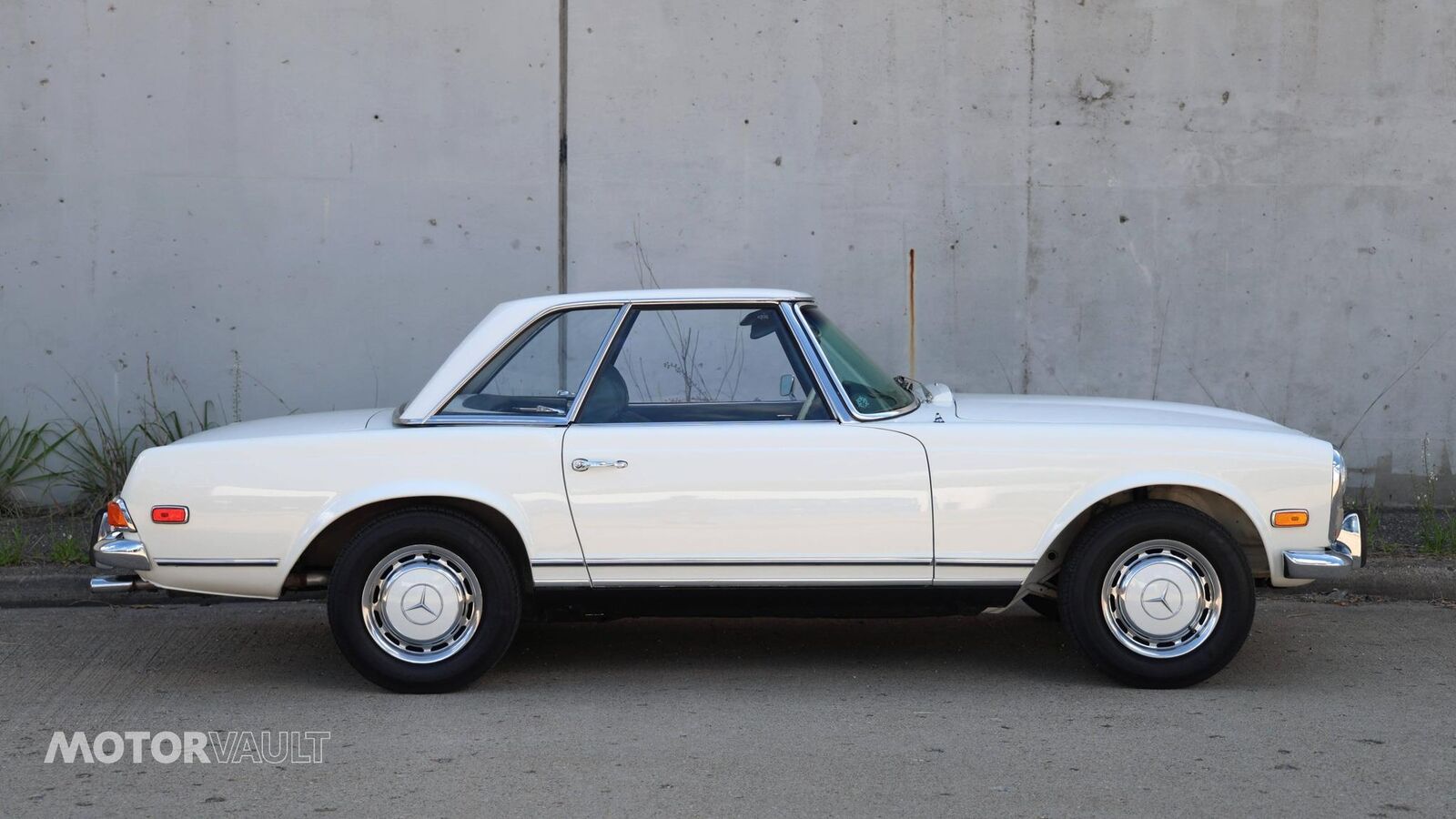 Mercedes-Benz-SL-Class-Cabriolet-1969-White-Green-135693-25