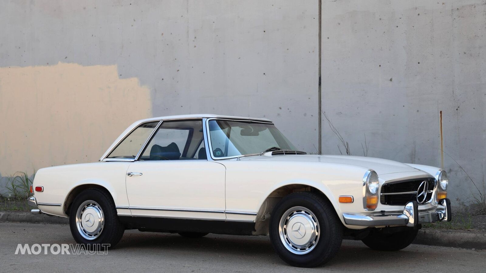 Mercedes-Benz-SL-Class-Cabriolet-1969-White-Green-135693-26