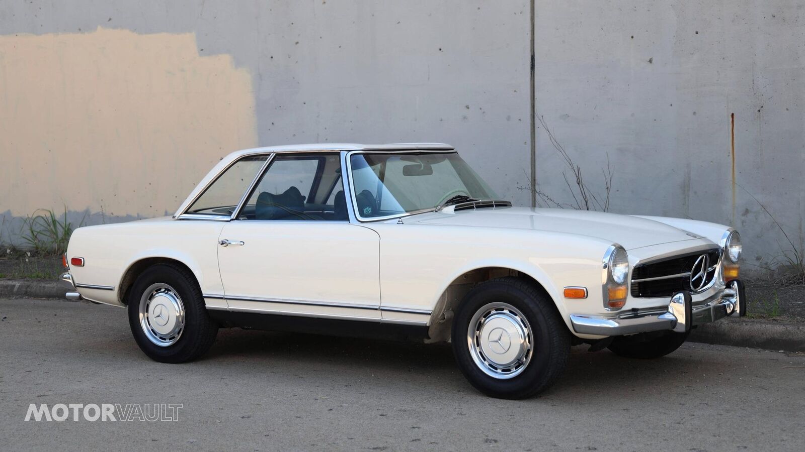 Mercedes-Benz-SL-Class-Cabriolet-1969-White-Green-135693-27