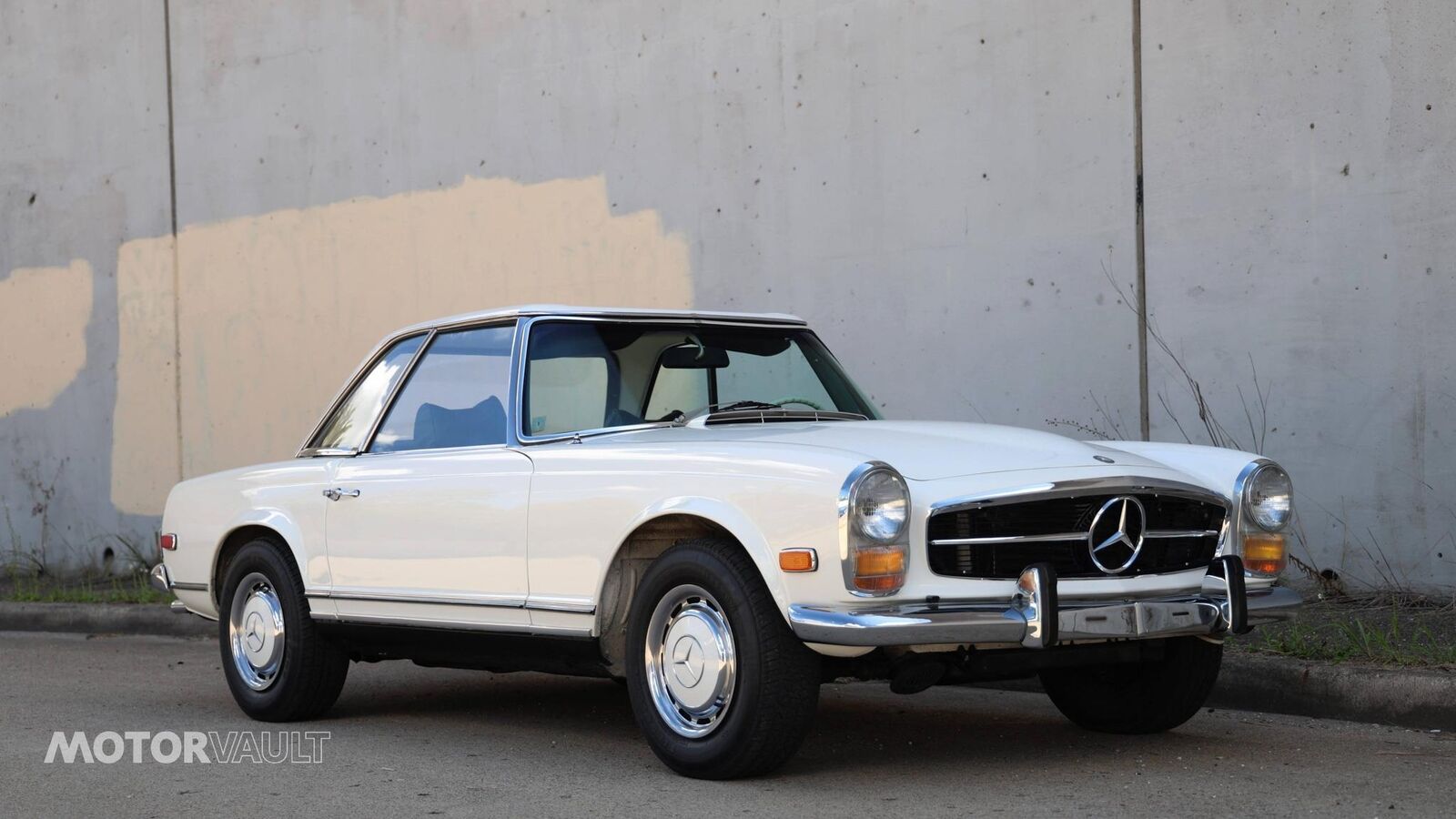 Mercedes-Benz-SL-Class-Cabriolet-1969-White-Green-135693-28