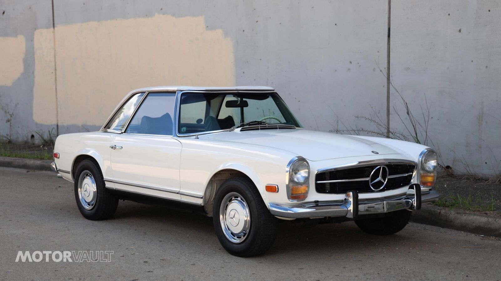 Mercedes-Benz-SL-Class-Cabriolet-1969-White-Green-135693-29