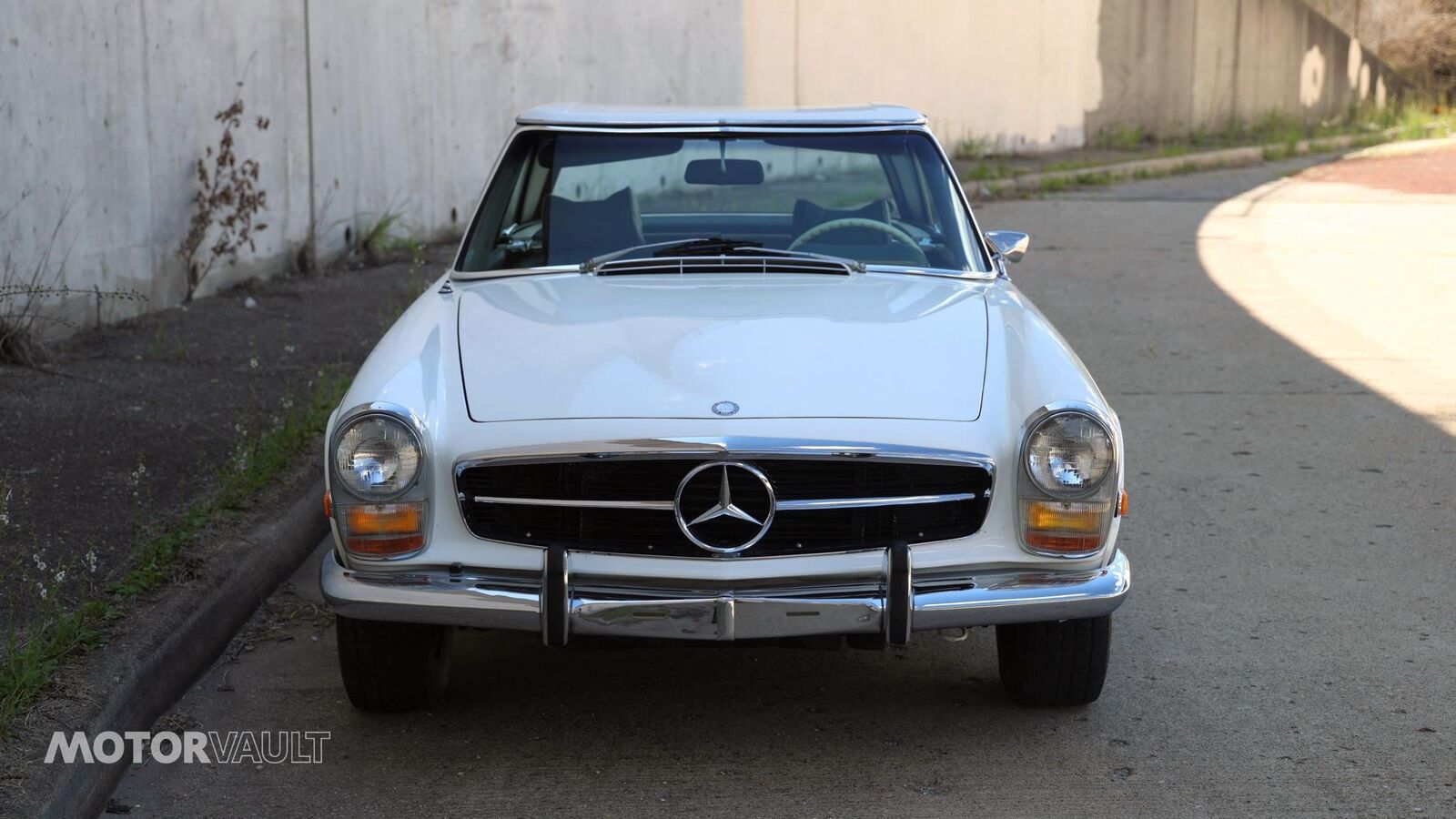 Mercedes-Benz-SL-Class-Cabriolet-1969-White-Green-135693-3