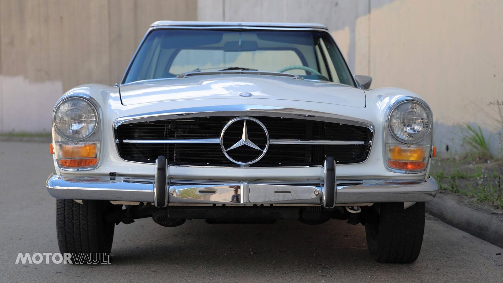 Mercedes-Benz-SL-Class-Cabriolet-1969-White-Green-135693-31