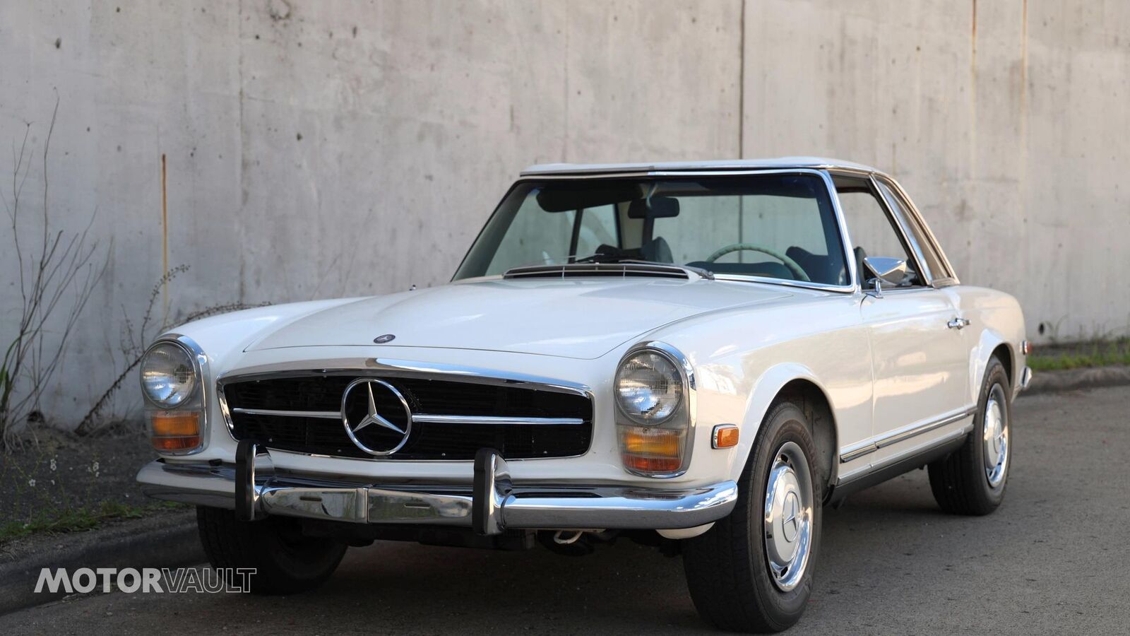 Mercedes-Benz-SL-Class-Cabriolet-1969-White-Green-135693-4