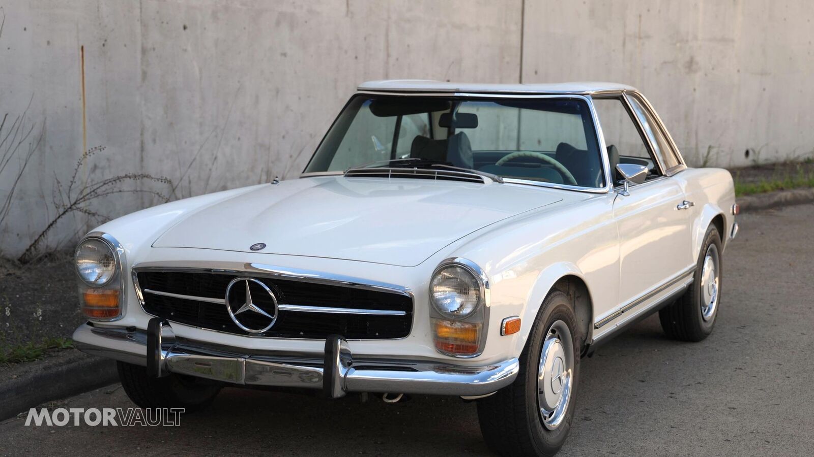 Mercedes-Benz-SL-Class-Cabriolet-1969-White-Green-135693-5