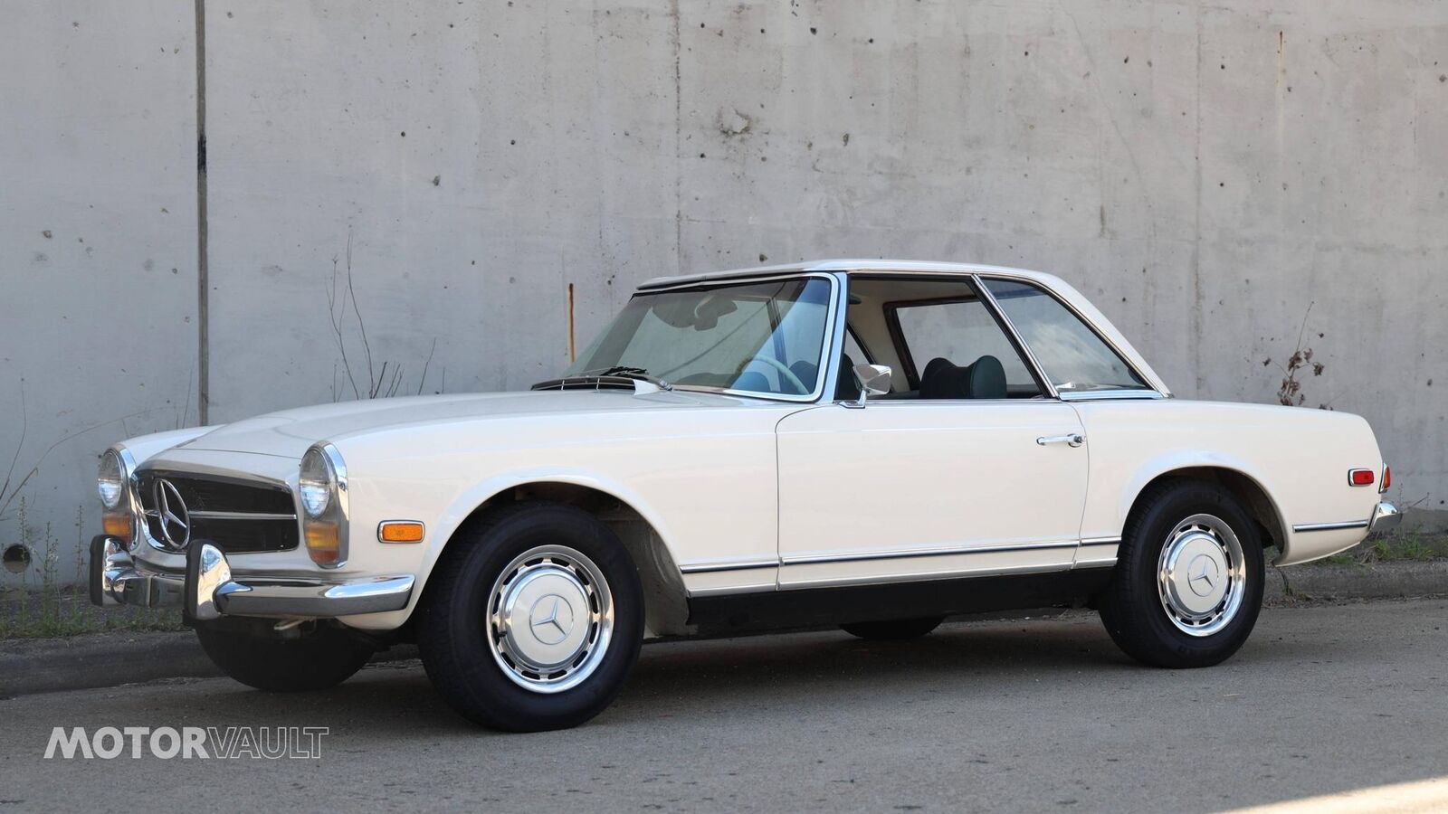 Mercedes-Benz-SL-Class-Cabriolet-1969-White-Green-135693-7