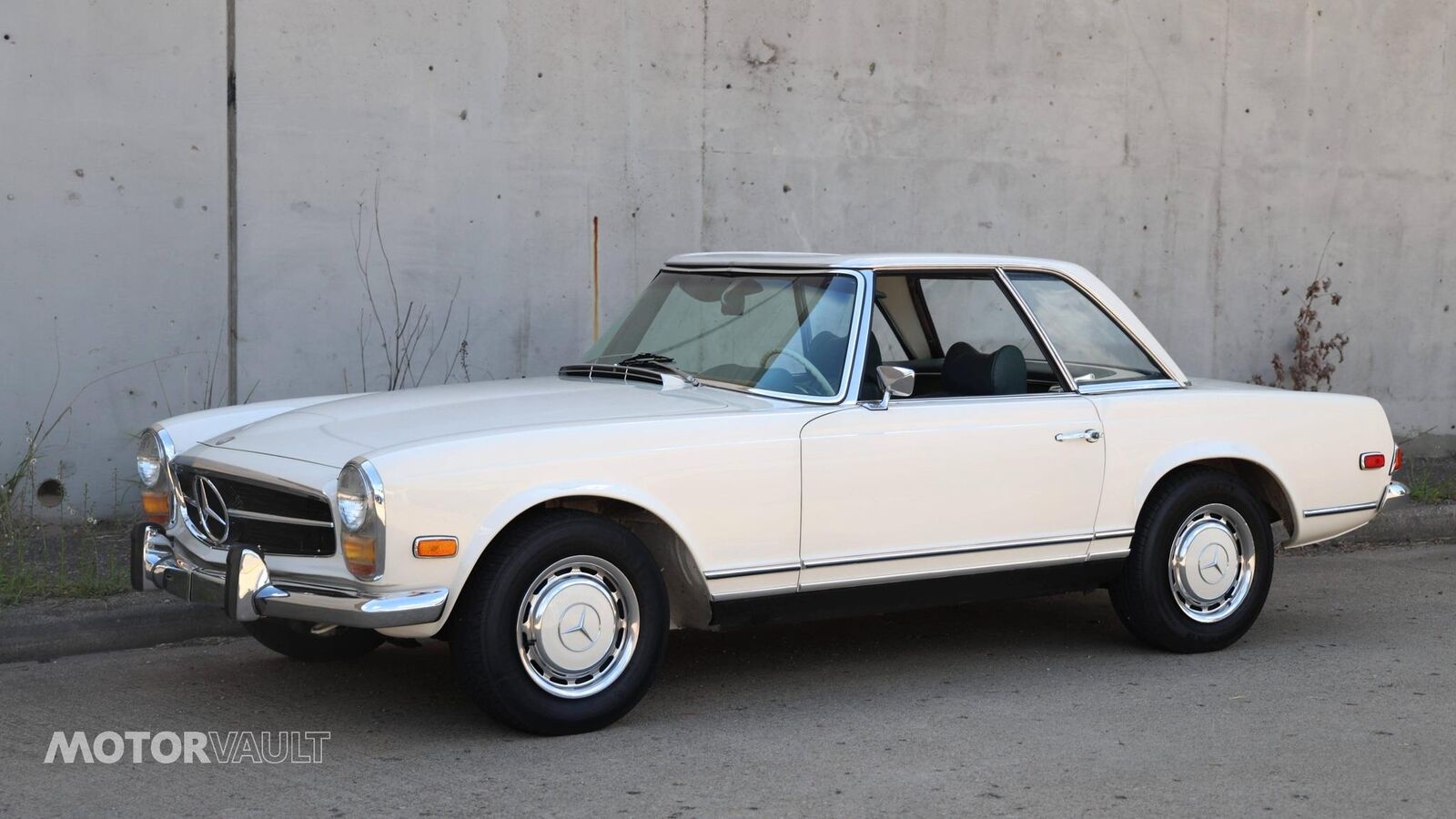 Mercedes-Benz-SL-Class-Cabriolet-1969-White-Green-135693-8